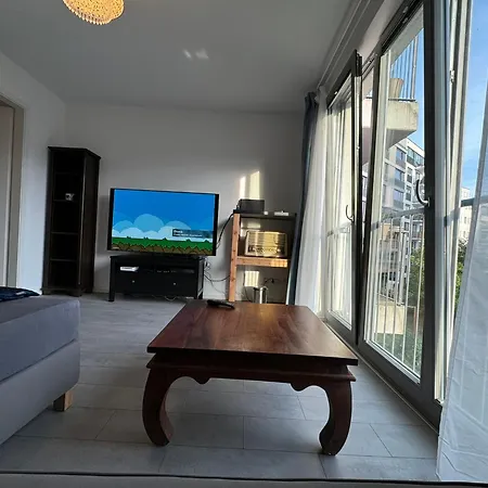 Séjour chez l'habitant Luxus In Mitte Mit Laptop, Grossem Tv, Neuem Bett Und Privatem Badezimmer