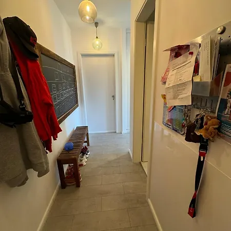 Luxus In Mitte Mit Laptop, Grossem Tv, Neuem Bett Und Privatem Badezimmer *