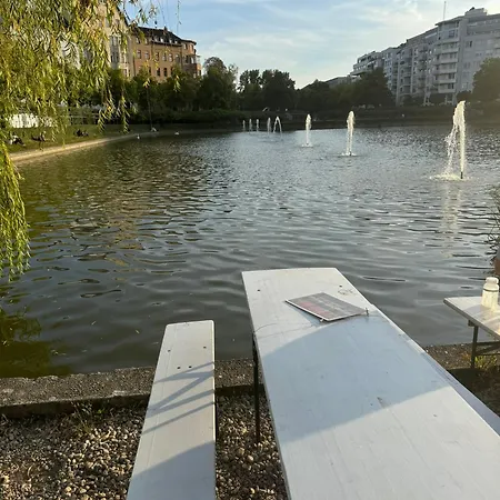Luxus In Mitte Mit Laptop, Grossem Tv, Neuem Bett Und Privatem Badezimmer * Berlin