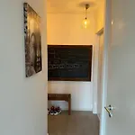 Luxus In Mitte Mit Laptop, Grossem Tv, Neuem Bett Und Privatem Badezimmer * Berlin