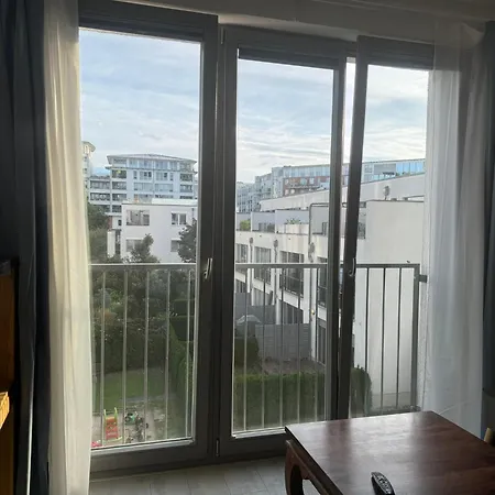 Séjour chez l'habitant Luxus In Mitte Mit Laptop, Grossem Tv, Neuem Bett Und Privatem Badezimmer Berlin