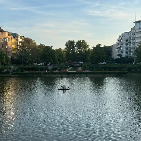 Séjour chez l'habitant Luxus In Mitte Mit Laptop, Grossem Tv, Neuem Bett Und Privatem Badezimmer *