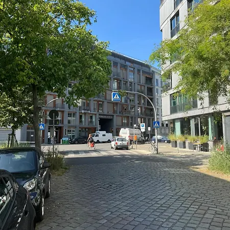 Luxus In Mitte Mit Laptop, Grossem Tv, Neuem Bett Und Privatem Badezimmer Séjour chez l'habitant Berlin