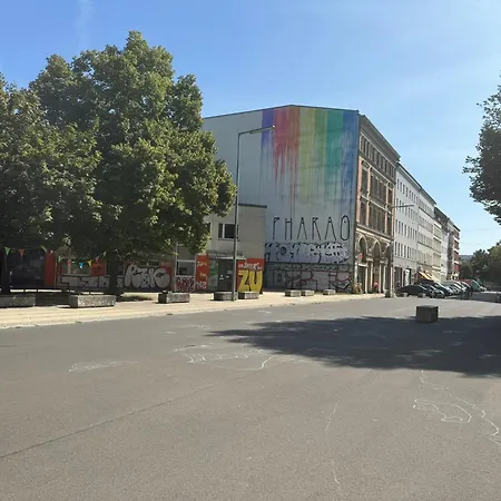 Luxus In Mitte Mit Laptop, Grossem Tv, Neuem Bett Und Privatem Badezimmer Séjour chez l'habitant *