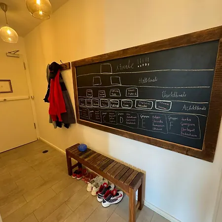 Luxus In Mitte Mit Laptop, Grossem Tv, Neuem Bett Und Privatem Badezimmer Homestay Berlin