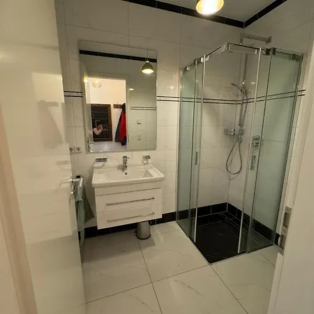 Luxus In Mitte Mit Laptop, Grossem Tv, Neuem Bett Und Privatem Badezimmer Homestay