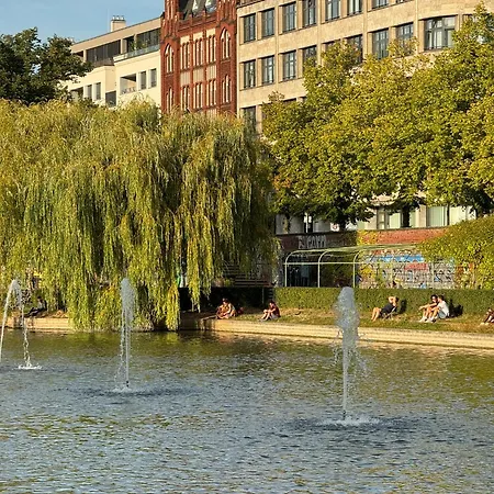 Luxus In Mitte Mit Laptop, Grossem Tv, Neuem Bett Und Privatem Badezimmer Berlin