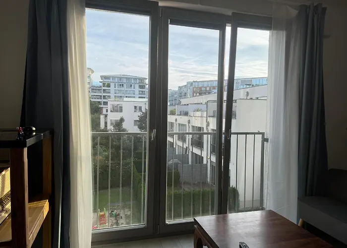 Проживание в семье Luxus In Mitte Mit Laptop, Grossem Tv, Neuem Bett Und Privatem Badezimmer Берлин