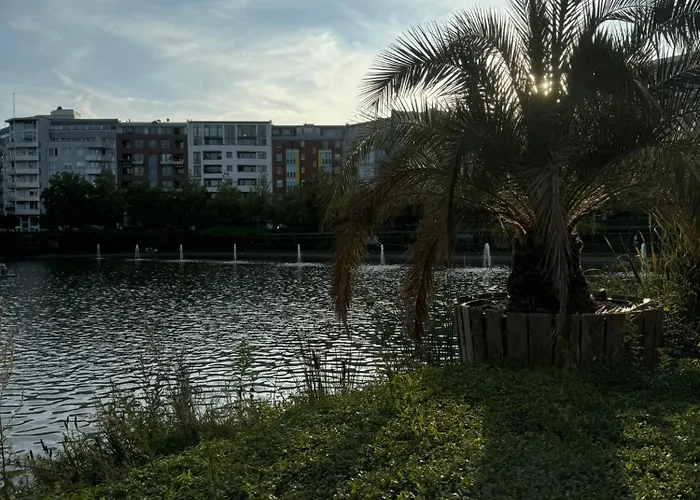 Проживание в семье Luxus In Mitte Mit Laptop, Grossem Tv, Neuem Bett Und Privatem Badezimmer Берлин