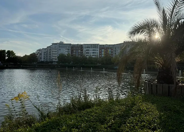 Luxus In Mitte Mit Laptop, Grossem Tv, Neuem Bett Und Privatem Badezimmer Berlín