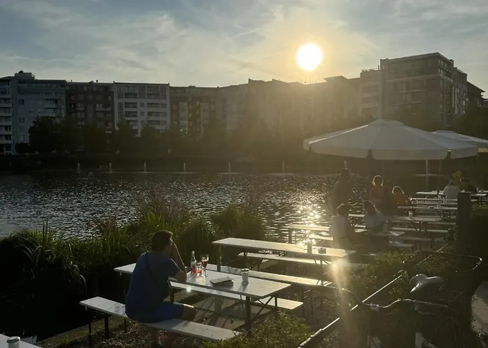 Luxus In Mitte Mit Laptop, Grossem Tv, Neuem Bett Und Privatem Badezimmer 民宿