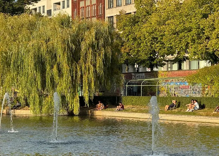 Luxus In Mitte Mit Laptop, Grossem Tv, Neuem Bett Und Privatem Badezimmer Берлин