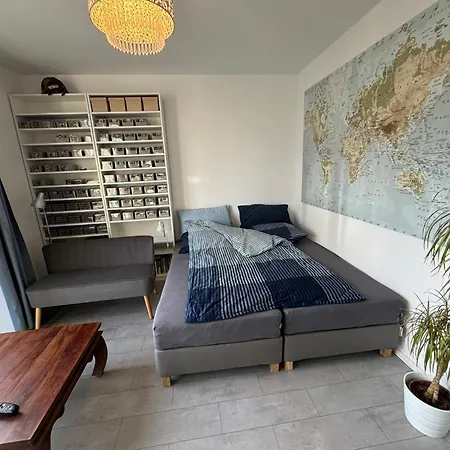 Luxus In Mitte Mit Laptop, Grossem Tv, Neuem Bett Und Privatem Badezimmer ホームステイ