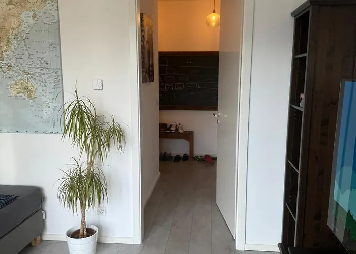 Luxus In Mitte Mit Laptop, Grossem Tv, Neuem Bett Und Privatem Badezimmer منزل للإقامة *