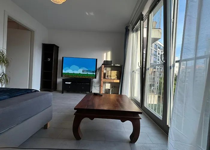 منزل للإقامة Luxus In Mitte Mit Laptop, Grossem Tv, Neuem Bett Und Privatem Badezimmer