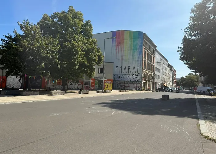 Luxus In Mitte Mit Laptop, Grossem Tv, Neuem Bett Und Privatem Badezimmer منزل للإقامة *